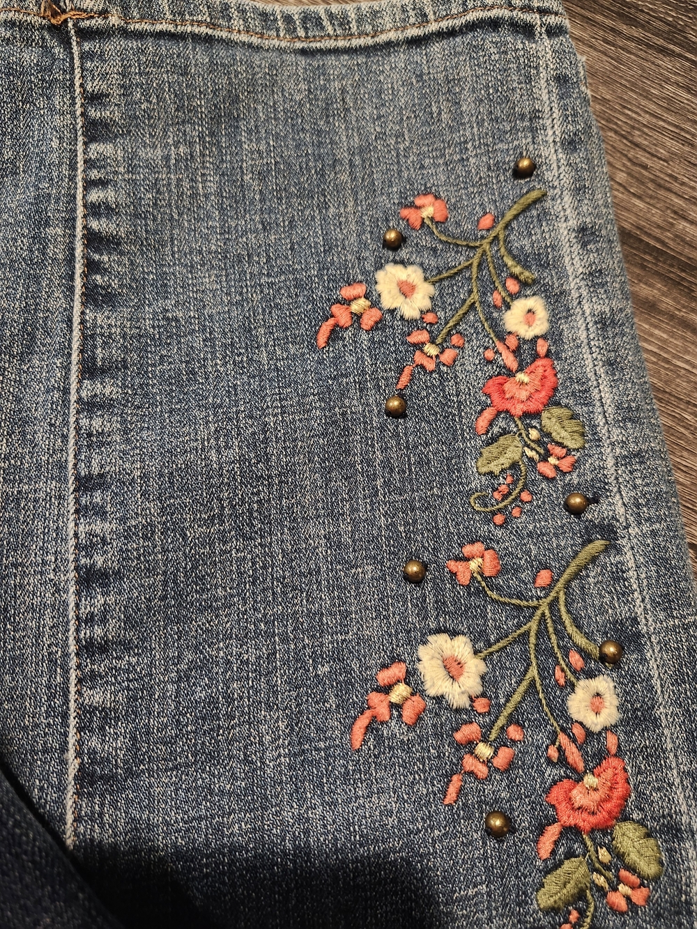 Women's Blue Embroidered Floral Jeans - Picture 5 of 5